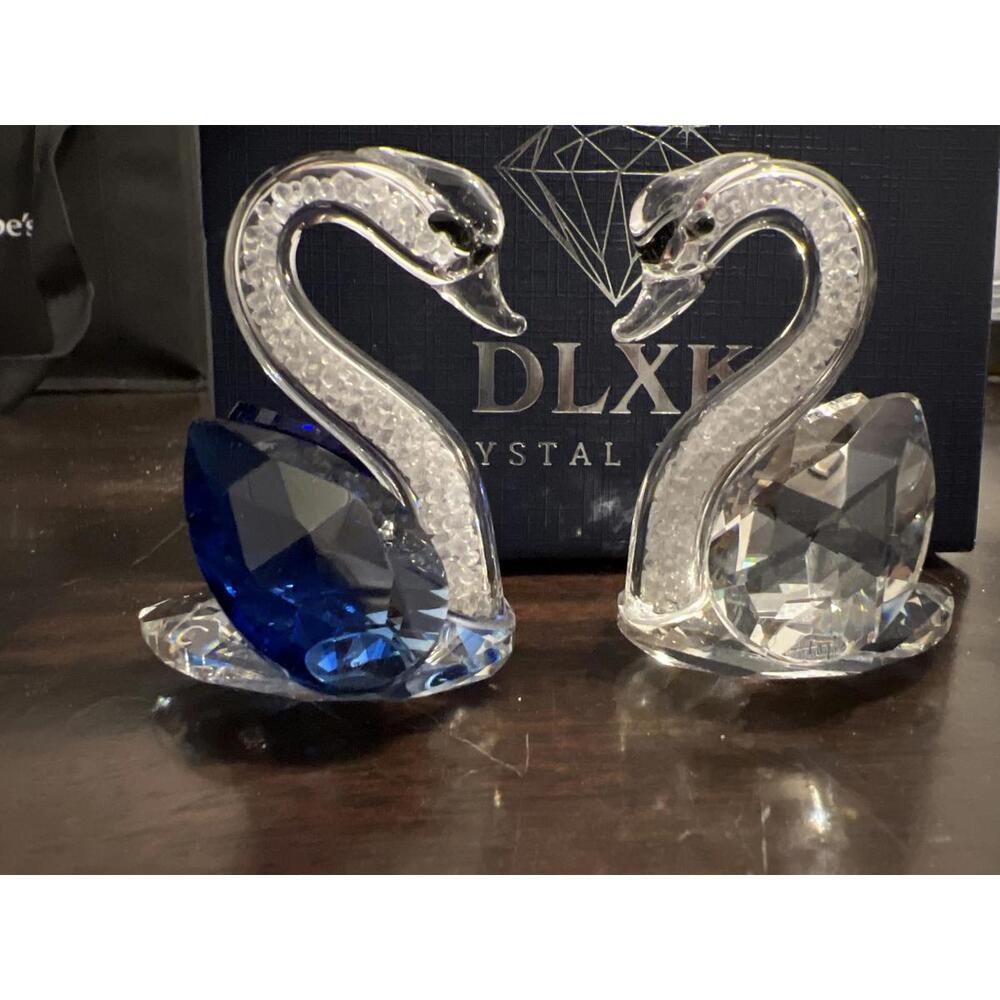 DLXK crystal world pair of swans - Picture 2 of 3